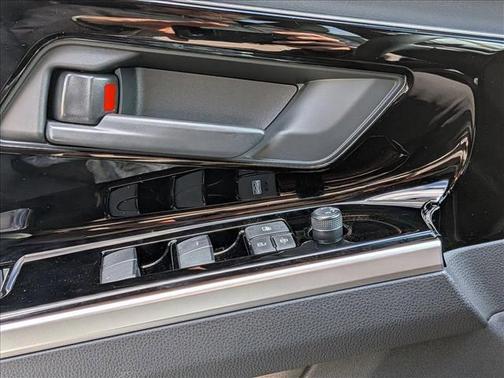 2025 Toyota bZ4X XLE