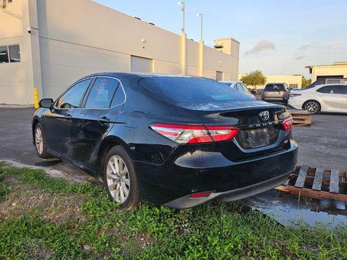 Midnight Black Metallic 2018 Toyota Camry LE