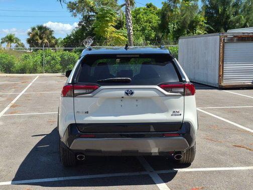 Blizzard Pearl/Midnight Black Metallic 2021 Toyota RAV4 Hybrid SE