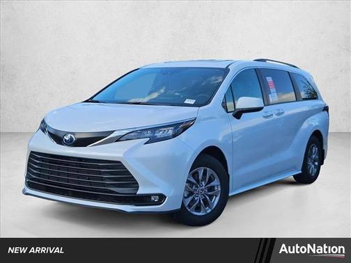 2025 Toyota Sienna XLE 8 Passenger