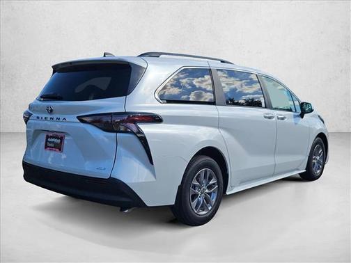 2025 Toyota Sienna XLE 8 Passenger