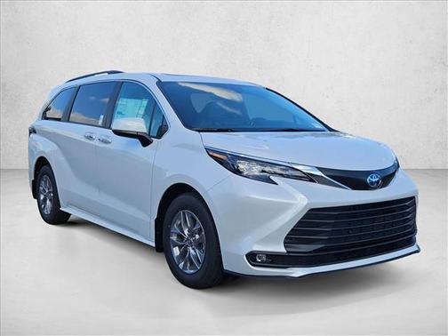 2025 Toyota Sienna XLE 8 Passenger