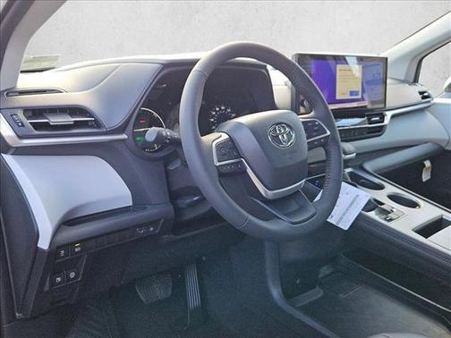 2025 Toyota Sienna XLE 8 Passenger