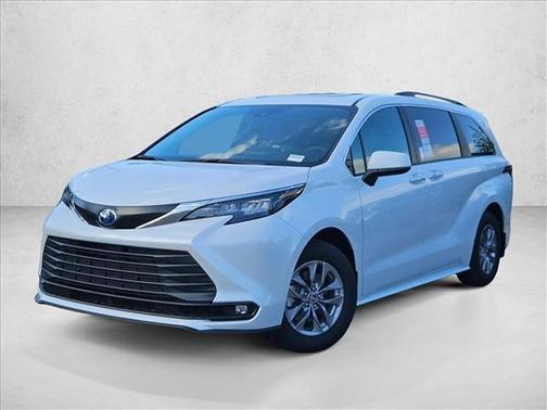 2025 Toyota Sienna XLE