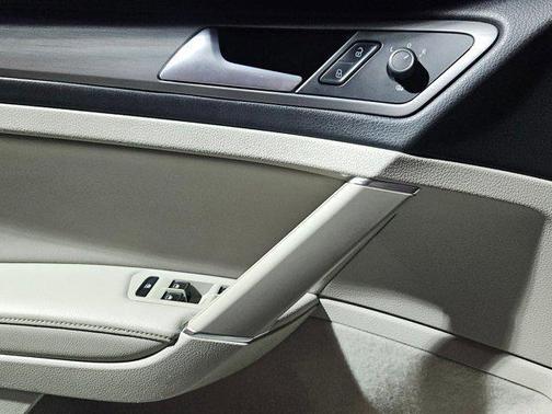 2015 Volkswagen Golf SportWagen TDI S 4-Door