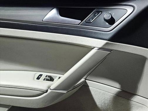 2015 Volkswagen Golf SportWagen TDI S 4-Door