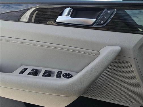 2016 Hyundai SONATA Hybrid Limited