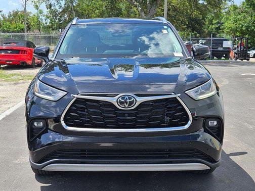 Midnight Black Metallic 2023 Toyota Highlander Platinum