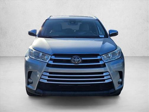 Celestial Silver Metallic 2018 Toyota Highlander XLE