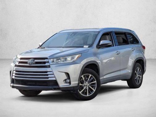 Celestial Silver Metallic 2018 Toyota Highlander XLE