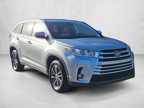 Celestial Silver Metallic 2018 Toyota Highlander XLE
