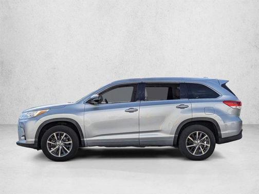 Celestial Silver Metallic 2018 Toyota Highlander XLE