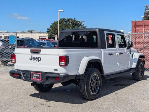 2022 Jeep Gladiator Overland