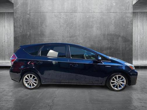 2017 Toyota Prius v Five