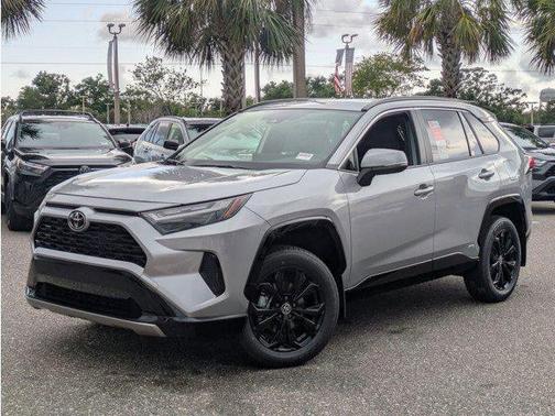 2025 Toyota RAV4 Hybrid SE