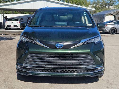 2022 Toyota Sienna XLE