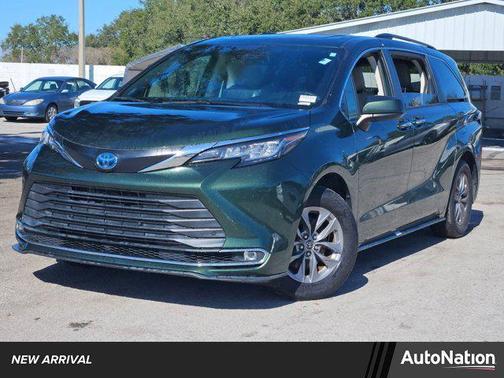 2022 Toyota Sienna XLE