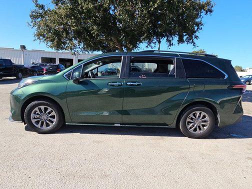 2022 Toyota Sienna XLE
