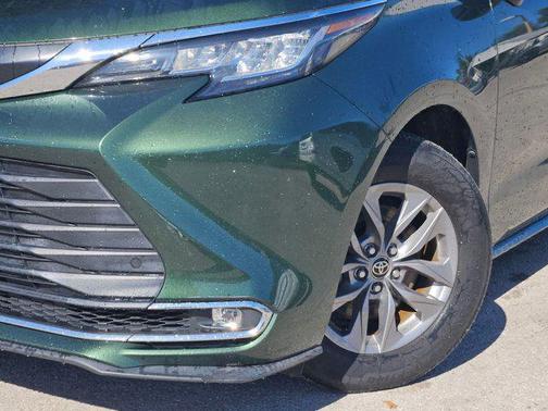 2022 Toyota Sienna XLE