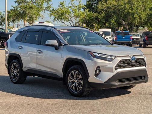 2022 Toyota RAV4 Hybrid XLE Premium