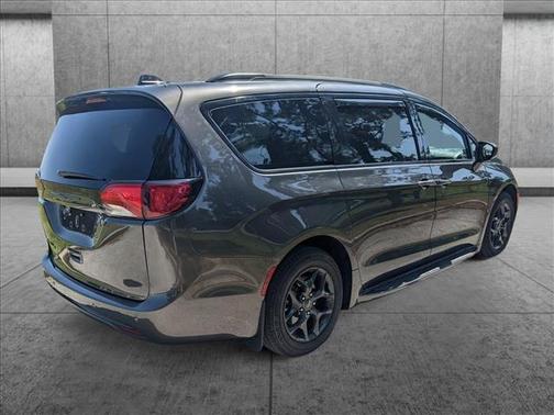 Photo 3 of 17 of 2020 Chrysler Pacifica Touring-L Plus