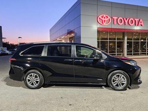 2021 Toyota Sienna Limited 7-Passenger