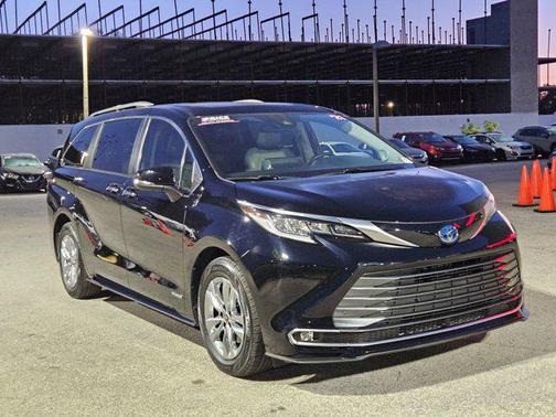 2021 Toyota Sienna Limited 7-Passenger
