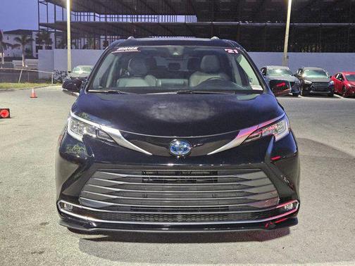2021 Toyota Sienna Limited 7-Passenger
