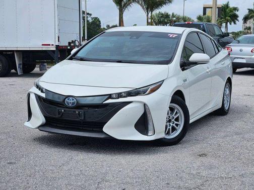 Blizzard Pearl 2017 Toyota Prius Prime Premium