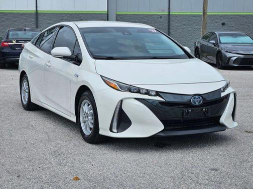 Blizzard Pearl 2017 Toyota Prius Prime Premium