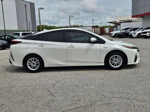 Blizzard Pearl 2017 Toyota Prius Prime Premium