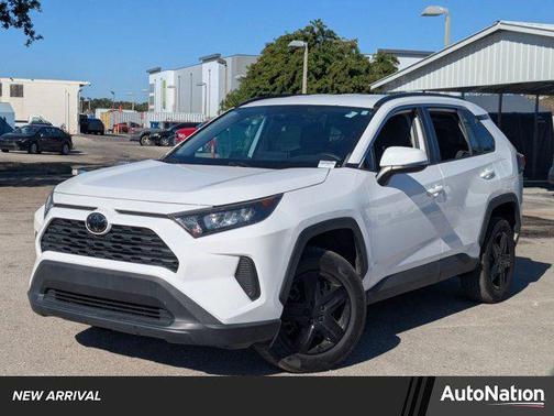 2020 Toyota RAV4 LE