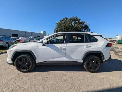 2020 Toyota RAV4 LE