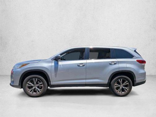 Celestial Silver Metallic 2019 Toyota Highlander LE I4