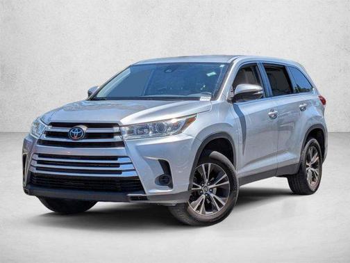 Celestial Silver Metallic 2019 Toyota Highlander LE I4