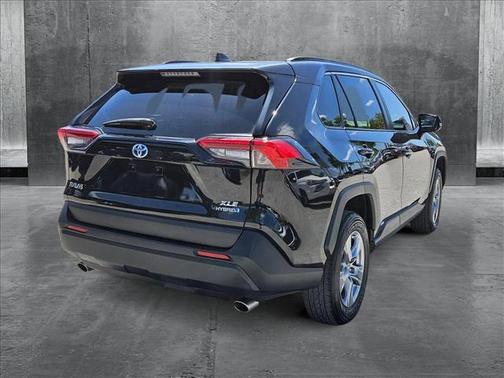 2022 Toyota RAV4 Hybrid XLE