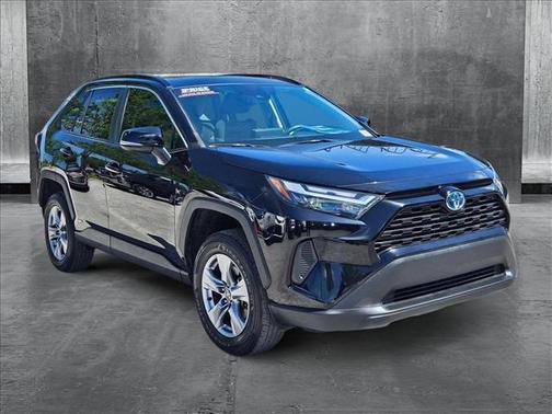 2022 Toyota RAV4 Hybrid XLE