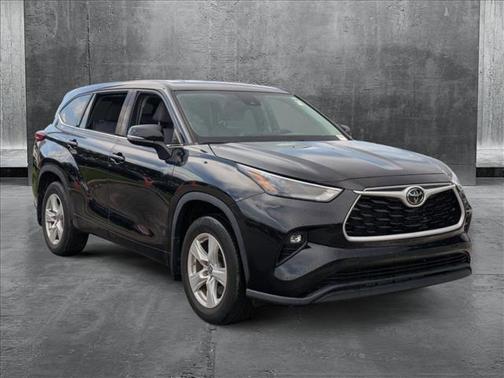 2022 Toyota Highlander LE