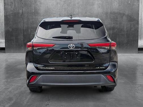 2022 Toyota Highlander LE