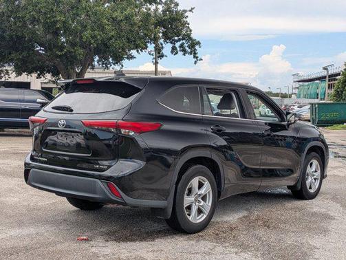 2022 Toyota Highlander LE