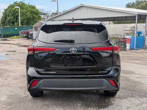2022 Toyota Highlander LE