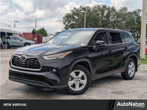 2022 Toyota Highlander LE