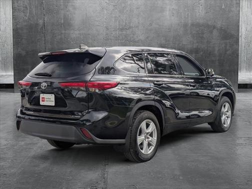 2022 Toyota Highlander LE