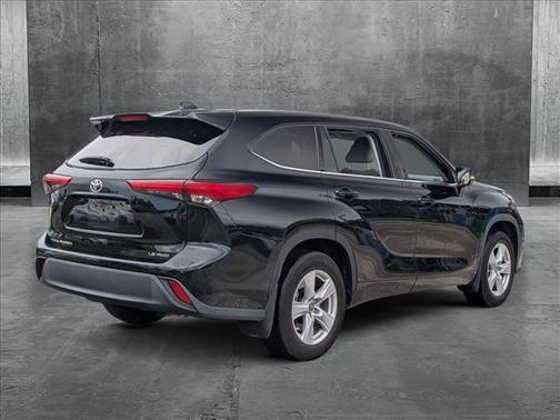 2022 Toyota Highlander LE