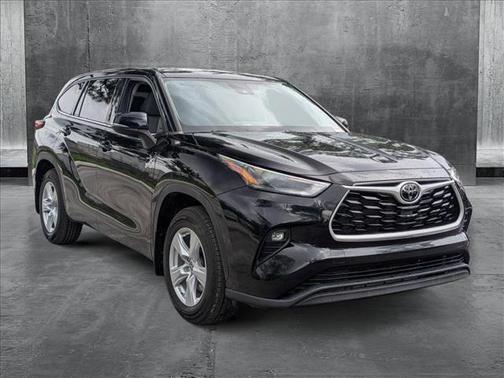 2022 Toyota Highlander LE