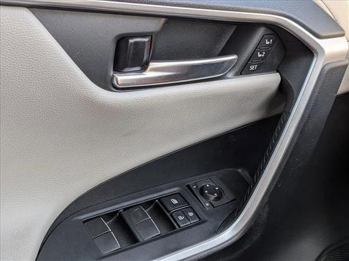 2020 Toyota RAV4 Hybrid SE