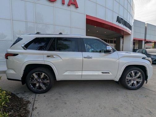 2025 Toyota Sequoia Base