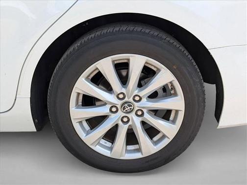 Super White 2018 Toyota Camry LE