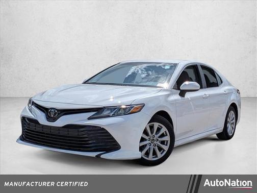 Super White 2018 Toyota Camry LE