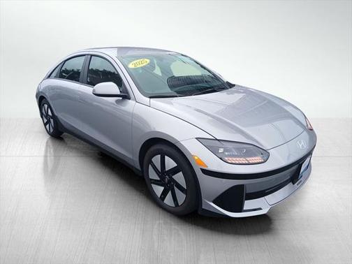 2025 Hyundai IONIQ 6 SE Standard Range